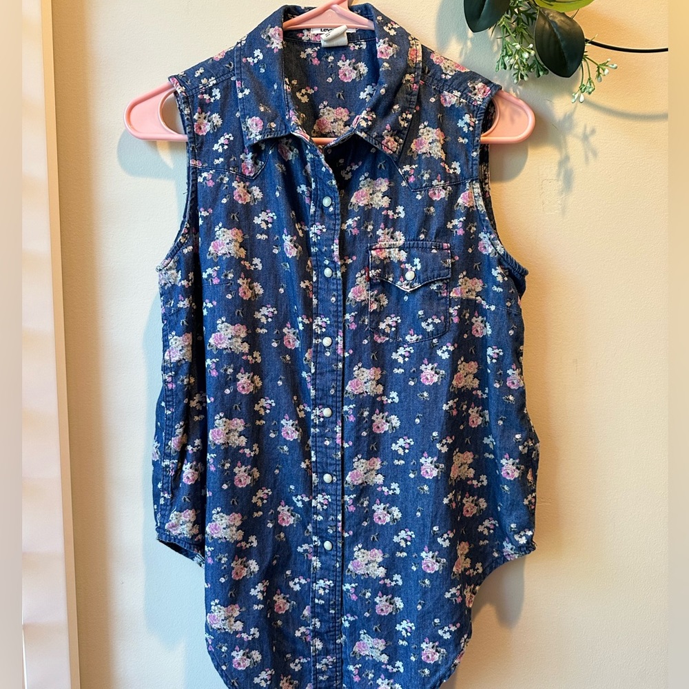 Levi’s Denim Floral Shirt - Picture 2 of 10